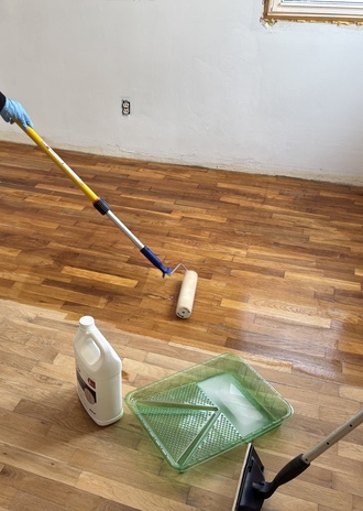 apply hardwood flooring sealer